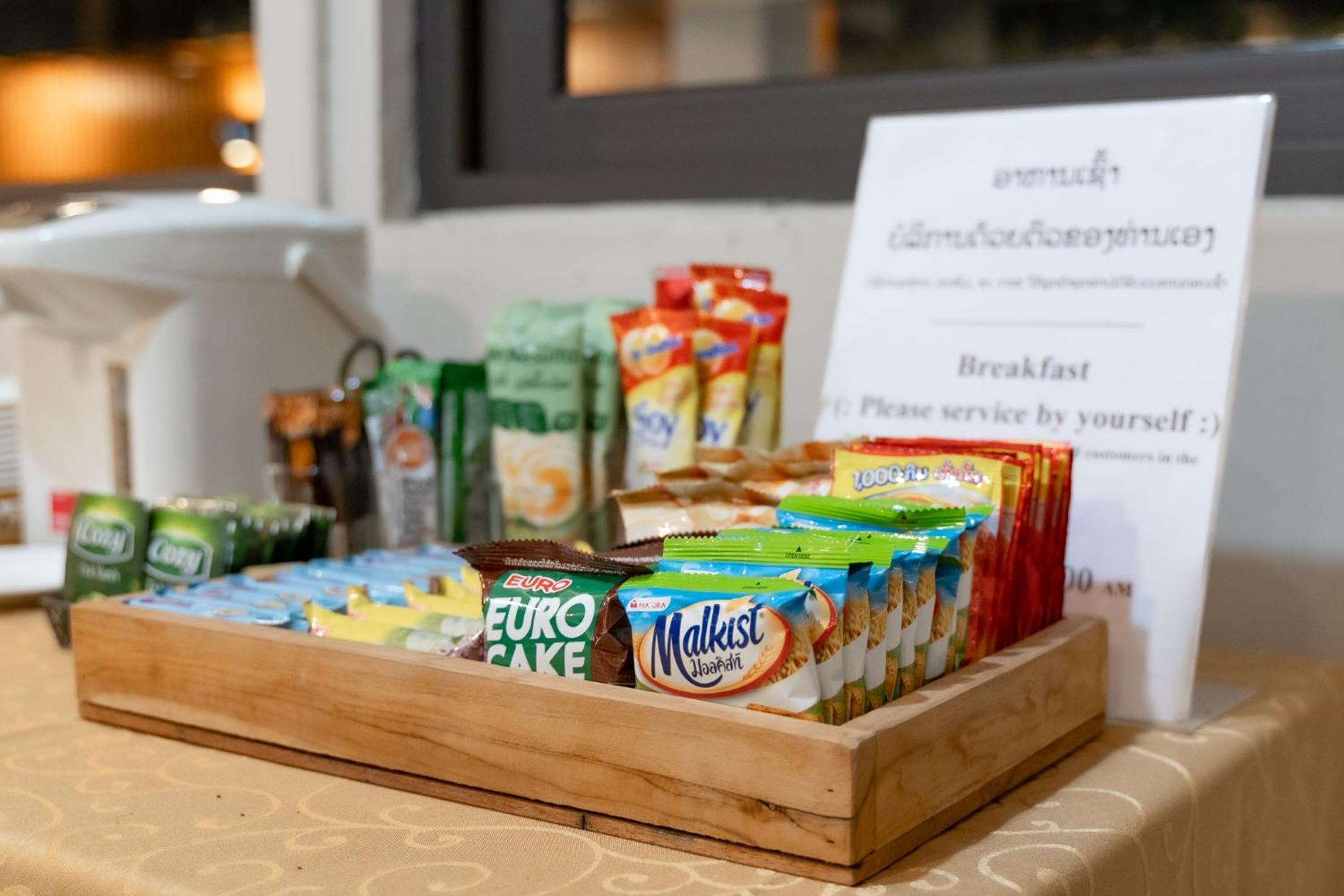 Siri Hotel Vientiane Buitenkant foto