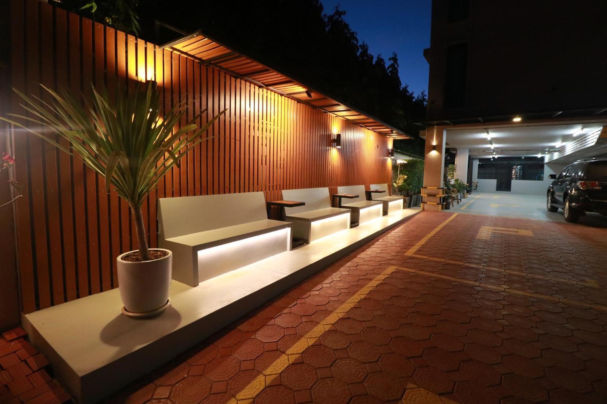 Siri Hotel Vientiane Buitenkant foto